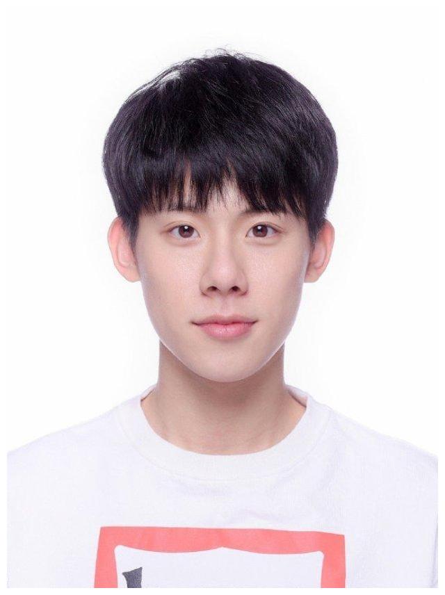 周奇宣布和向俞星分手,称还是好朋友,女方透露原因为聚少离多!