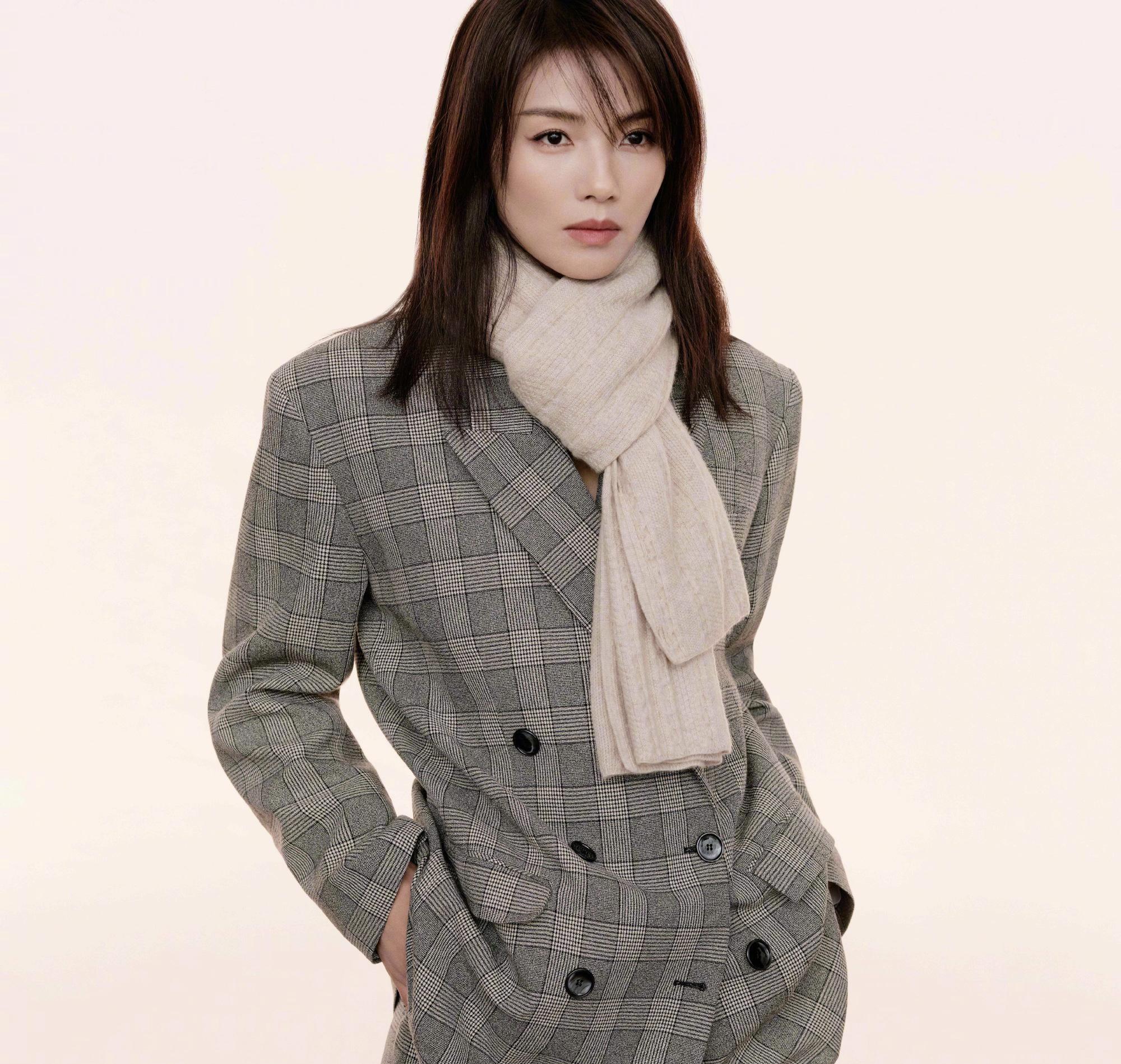 林峯刘涛合作新剧,珠海拍戏引关注,两人职业装精致有范儿