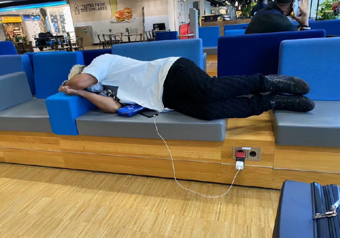 屡遭排挤+滞留机场!洛国富开炮背后3大原因揭晓,足协难辞其咎休闲区蓝鸢梦想 - Www.slyday.coM 屡遭排挤+滞留机场!洛国富开炮背后3大原因揭晓,足协难辞其咎休闲区蓝鸢梦想 - Www.slyday.coM