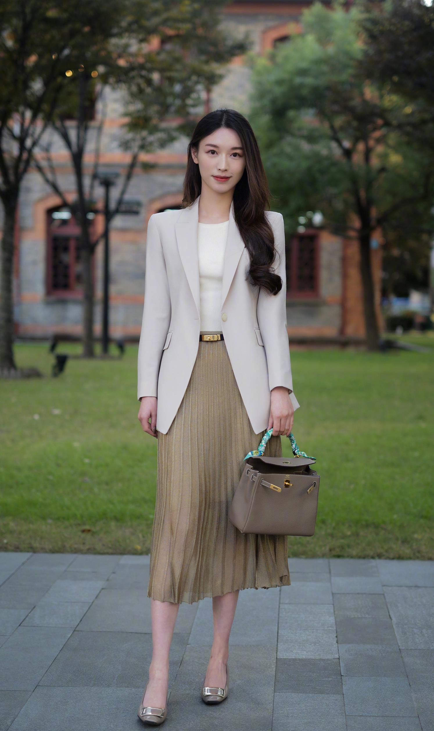 冬天穿裙子美女选择半身裙根据需求搭配出不俗的时尚品味