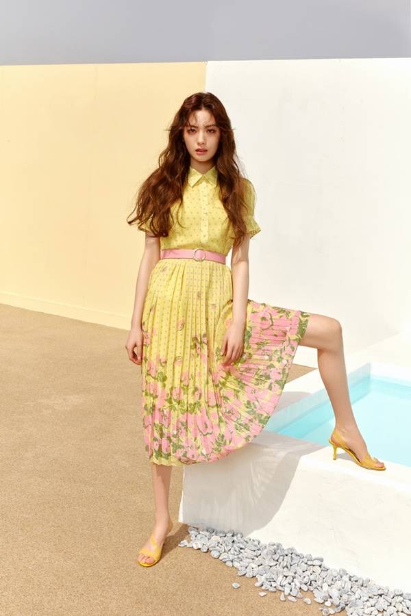 韩国女艺人nana最新代言宣传照甜美迷人