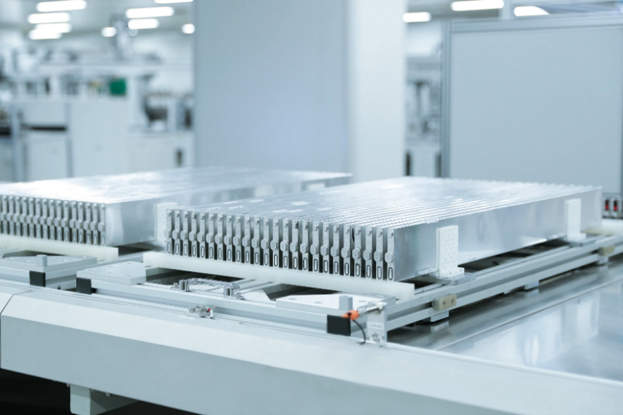 比亚迪"碰瓷"?特斯拉辟谣供货刀片电池"没听说过"!-新浪汽车