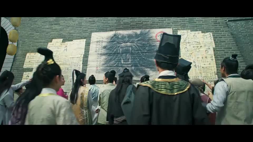 围观群众看着画像,没想到它还会动,吓我一跳!