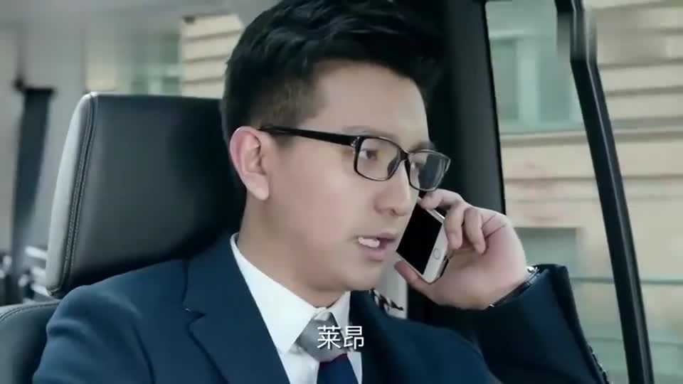 总裁以为初恋又抛弃自己不料兄弟说出真相后瞬间泪崩