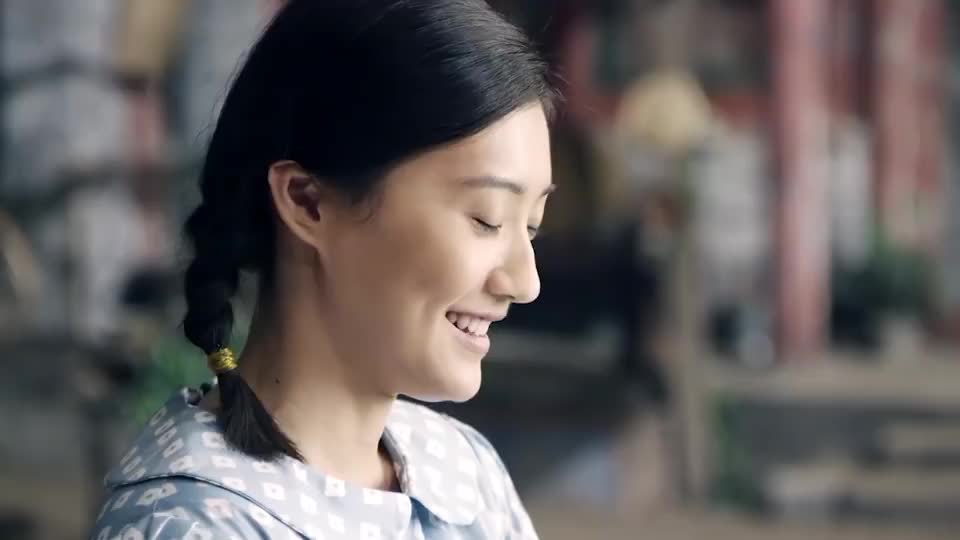 夫妻俩闹着要离婚,依蓓躲在墙角抹眼泪