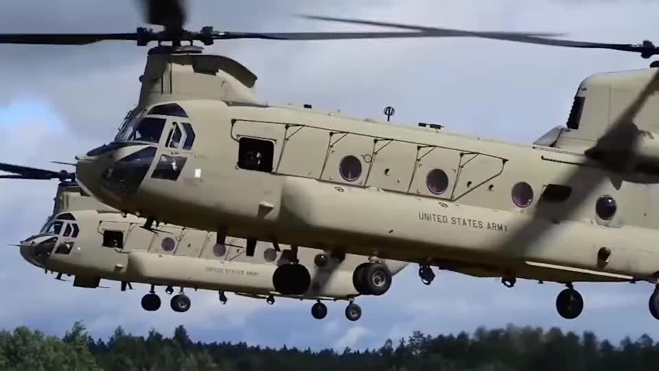 近距离实拍美国支奴干武装直升机,飞翔的搬运工