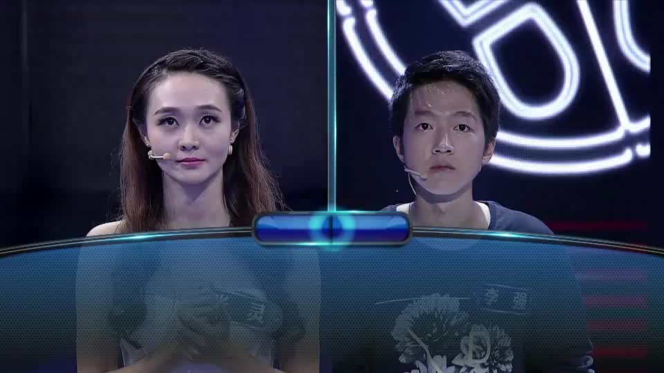 一站到底 五元人民币背面的泰山巨石图案上写着哪四个字?