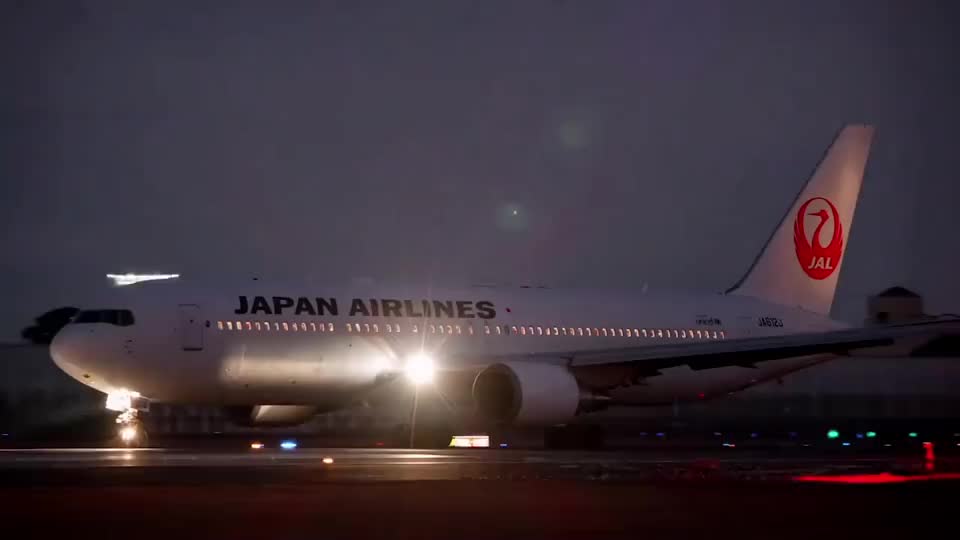 实拍大型客机a300夜间起飞,这场面太壮观了
