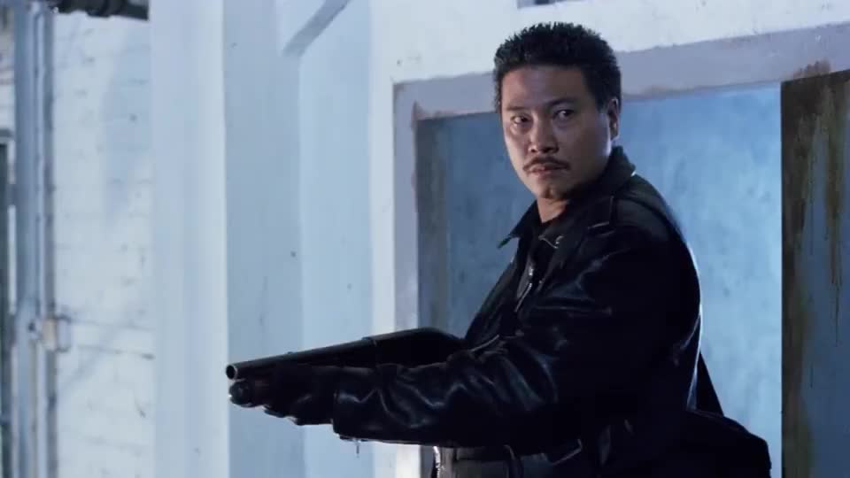 达叔果然帅不过三秒墨镜掉了就现处原形差点命都没了