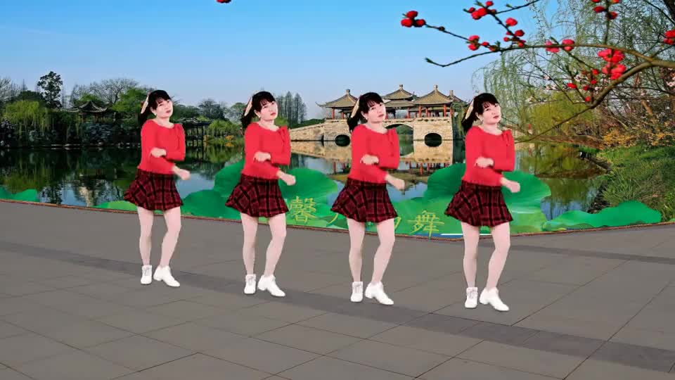 一支《月亮月亮你别睡》歌声动人舞也美,一起来跳吧