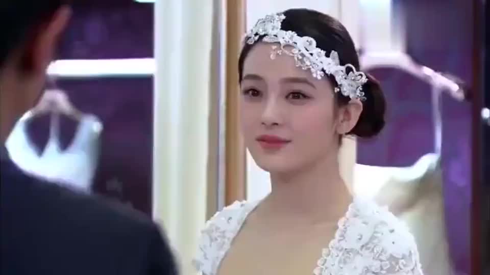 影视安琪媛试婚纱齐霁孟洁一脸惊讶夸赞安琪媛