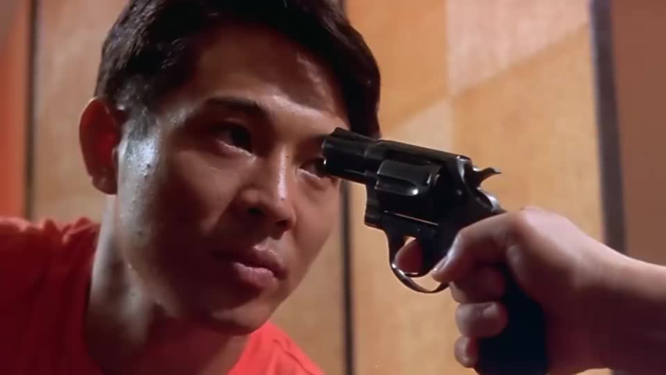 李连杰这玩枪的手法,一看就是老手,一套动作行云流水!