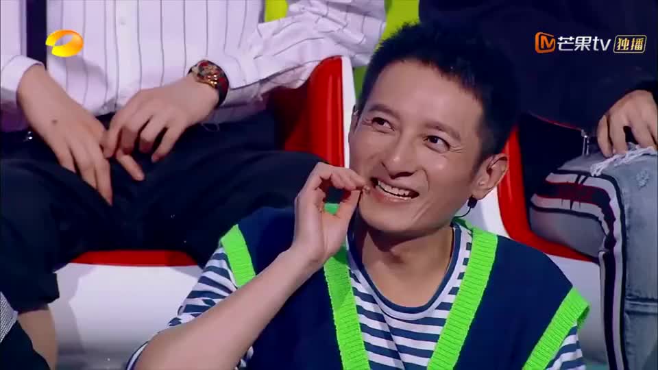 王力宏网上晒腹肌照,却遭汪涵质疑:你这不是p的吧?