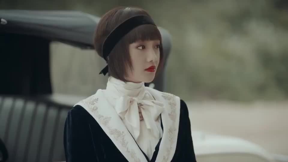 烈火军校:曲曼婷自称今天也是她的生日,可她从来都不过!