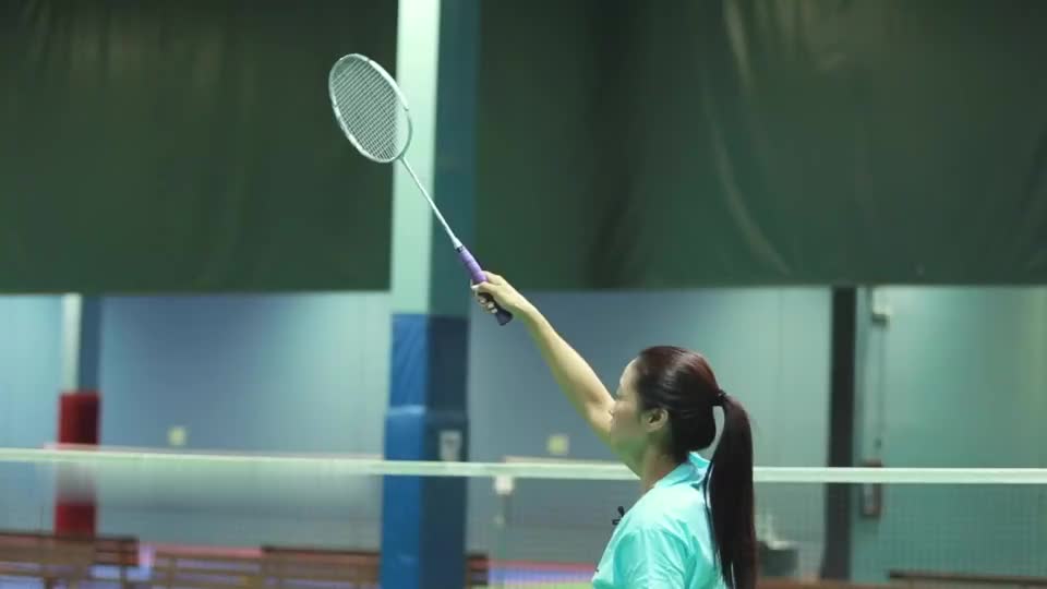 时而切球时而削球,羽毛球吊球技巧,前国羽队员陈颖讲解动作要领