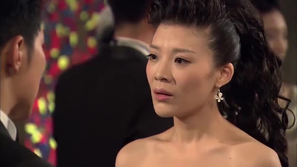 鸳鸯佩美女发怒我拿你当恋人你拿我当妹妹太过分