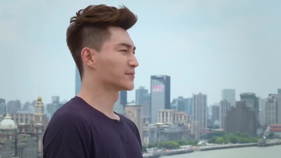 周末父母肖凯又忠告了佳妮希望她不要陷入职场尔虞我诈之中