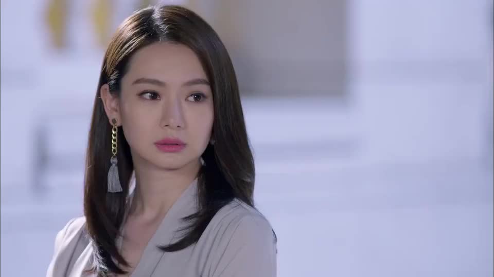 繁星四月繁星给假妹妹买了一堆奢侈品妹妹立马把她当亲姐