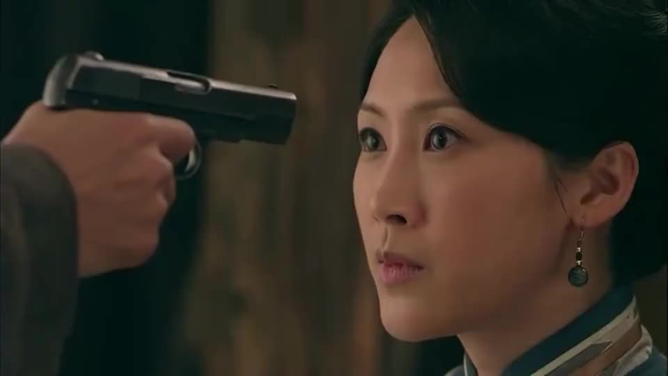 利箭纵横老板娘被汉奸惦记上本以为惨了不料两个壮汉来帮忙