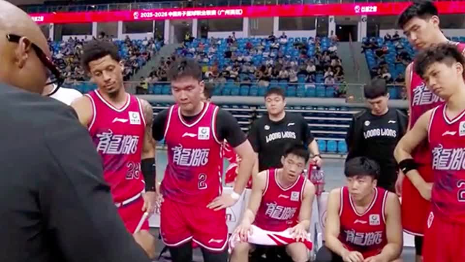 2分钟还原！郭艾伦缺阵留机会，他5次漏防广州被青岛绝杀祸首