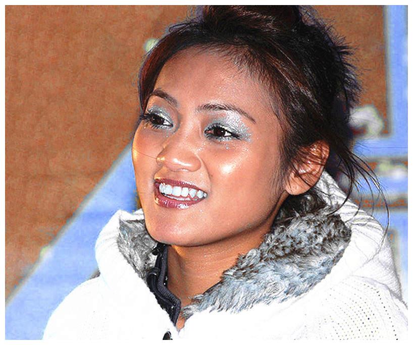 恭喜33岁叶玮庭嫁大18岁洋老公4年宣布产下蓝眼白皮肤混血娃