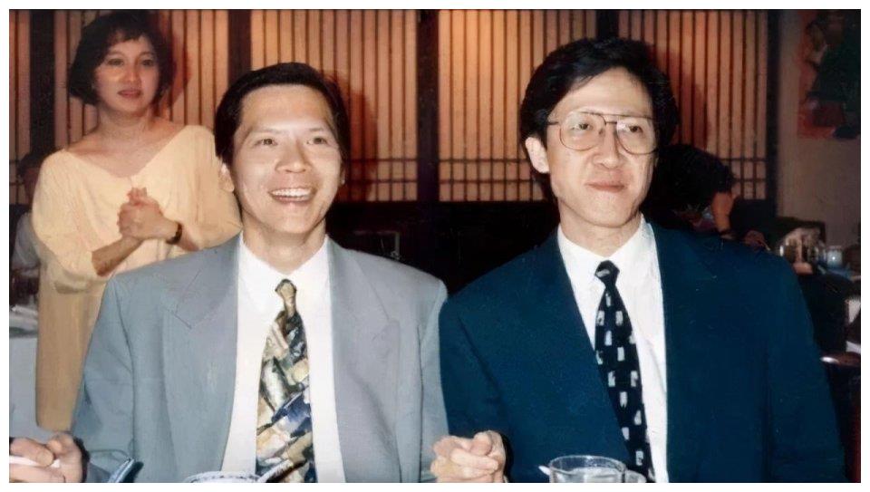 保重74岁向华波在家跌倒撞伤头脚退休每月靠弟弟向华强资助