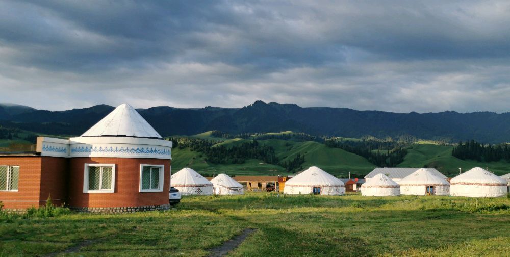 那拉提镇哈萨克第一村