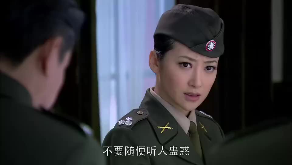 姑娘被军统特务抓了,卧底用数字密码告诉同伴地址,让同伴救人