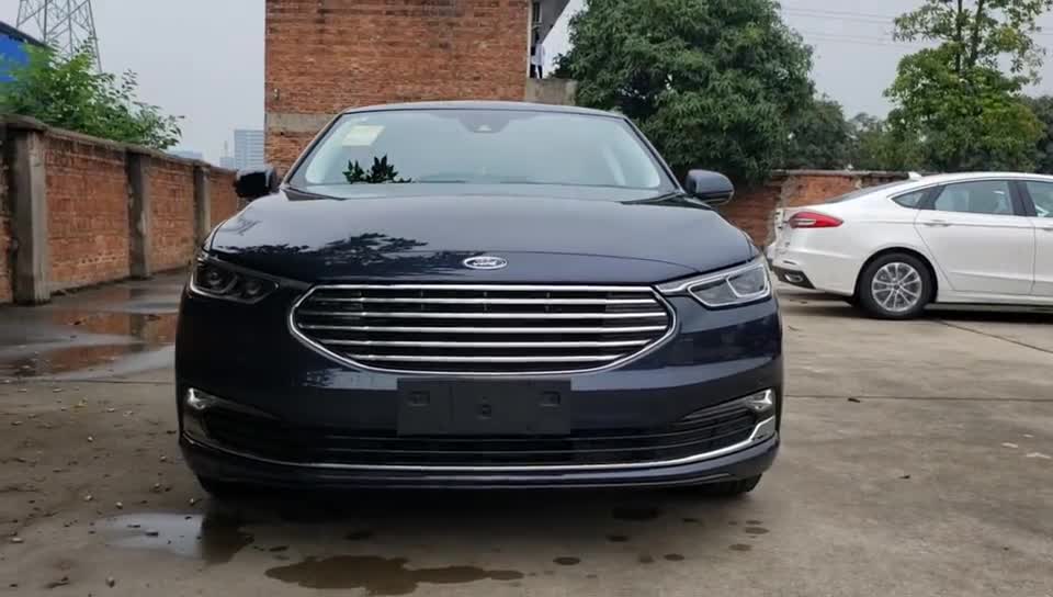 福特金牛座尊享版冰岛蓝这个颜色好不好看,我们去看一下实车