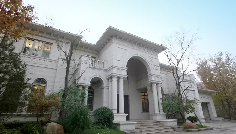 这大师也太不懂怜香惜玉了一千多平的别墅让美女一人打扫过分