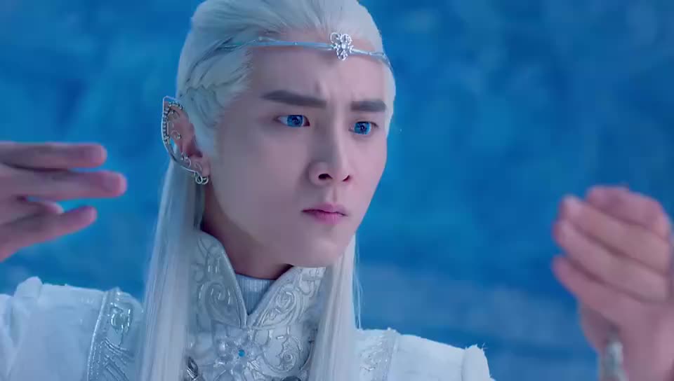 幻城泫榻发现莲姬的一泪石残留幻术的痕迹断定她就是卧底