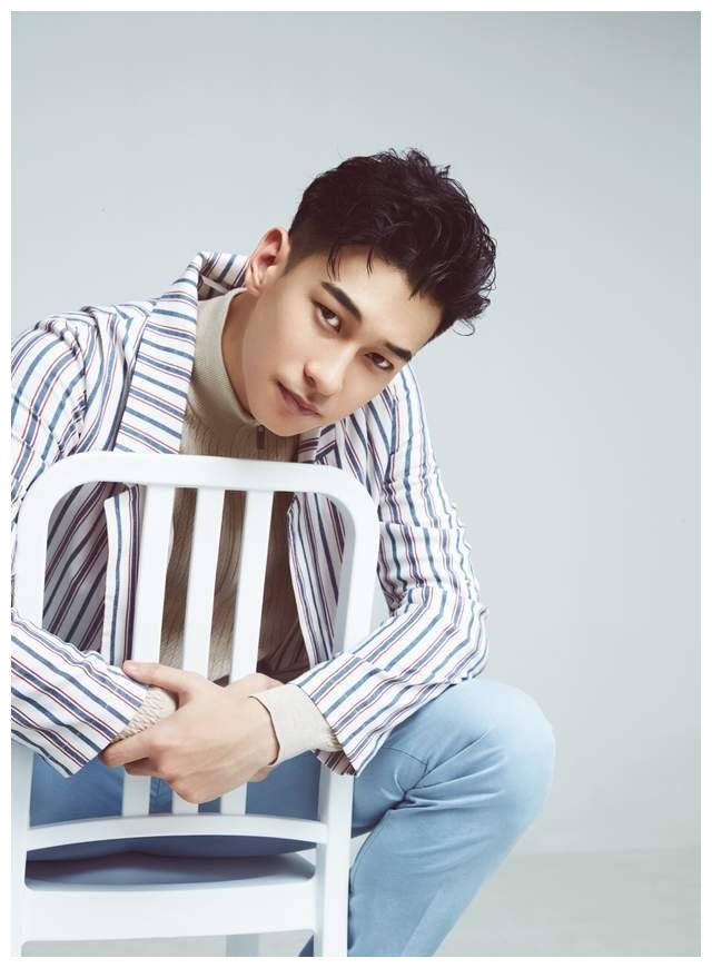 《有翡》的应何从,是刘学义乔欣大学同学,还是人艺