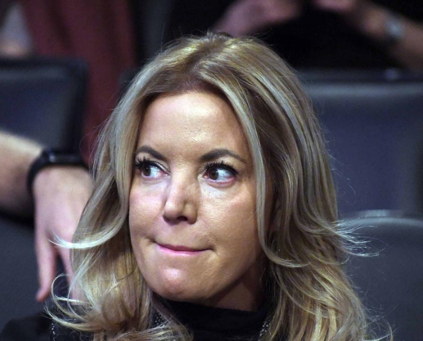 湖人队队史最重要的五个人里面没有奥尼尔菲尔杰克逊顶替了位置