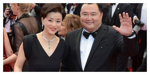 紧接着两人更是畅谈起来了,在这期间,谢国民还表示愿意无偿的赞助杨澜