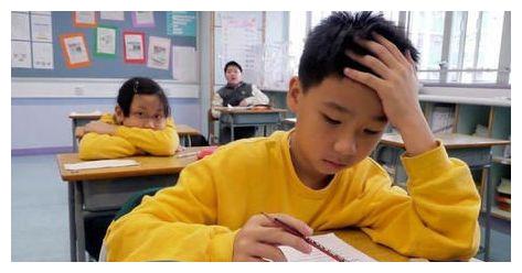 “9加9除3”等于多少?不了全班无一人答对,老师给出最终答案休闲区蓝鸢梦想 - Www.slyday.coM