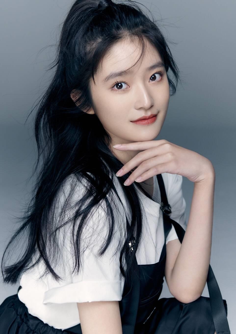 00后小花柴蔚写真释出原来小芈月长大了这么美