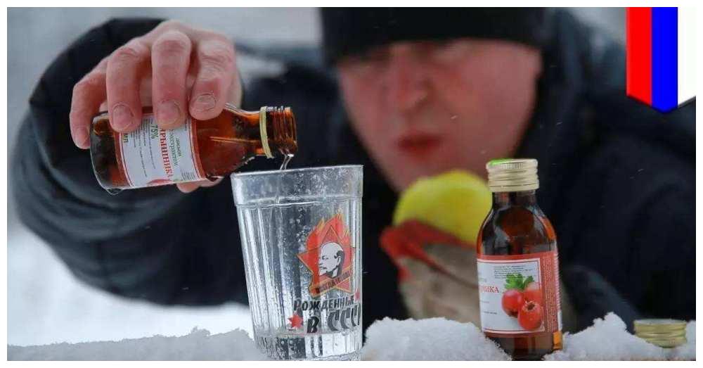 可能大家知道一个表情包,那就是"同志,伏特加,吨吨吨".