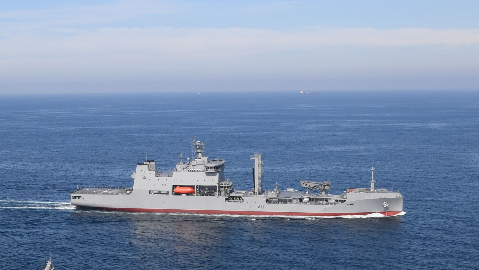 韩国首艘极地补给舰交付,满载排水量2.6万吨,命名耐人寻味