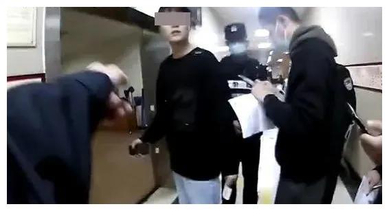 牛!海宁一侦查员体检时“顺便”抓了个嫌疑人,这还没完……休闲区蓝鸢梦想 - Www.slyday.coM 牛!海宁一侦查员体检时“顺便”抓了个嫌疑人,这还没完……休闲区蓝鸢梦想 - Www.slyday.coM