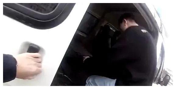 牛!海宁一侦查员体检时“顺便”抓了个嫌疑人,这还没完……休闲区蓝鸢梦想 - Www.slyday.coM 牛!海宁一侦查员体检时“顺便”抓了个嫌疑人,这还没完……休闲区蓝鸢梦想 - Www.slyday.coM