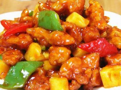第2种,番茄菠萝鸡块.菠萝不仅可以炒饭,当配菜炒菜也很好吃.
