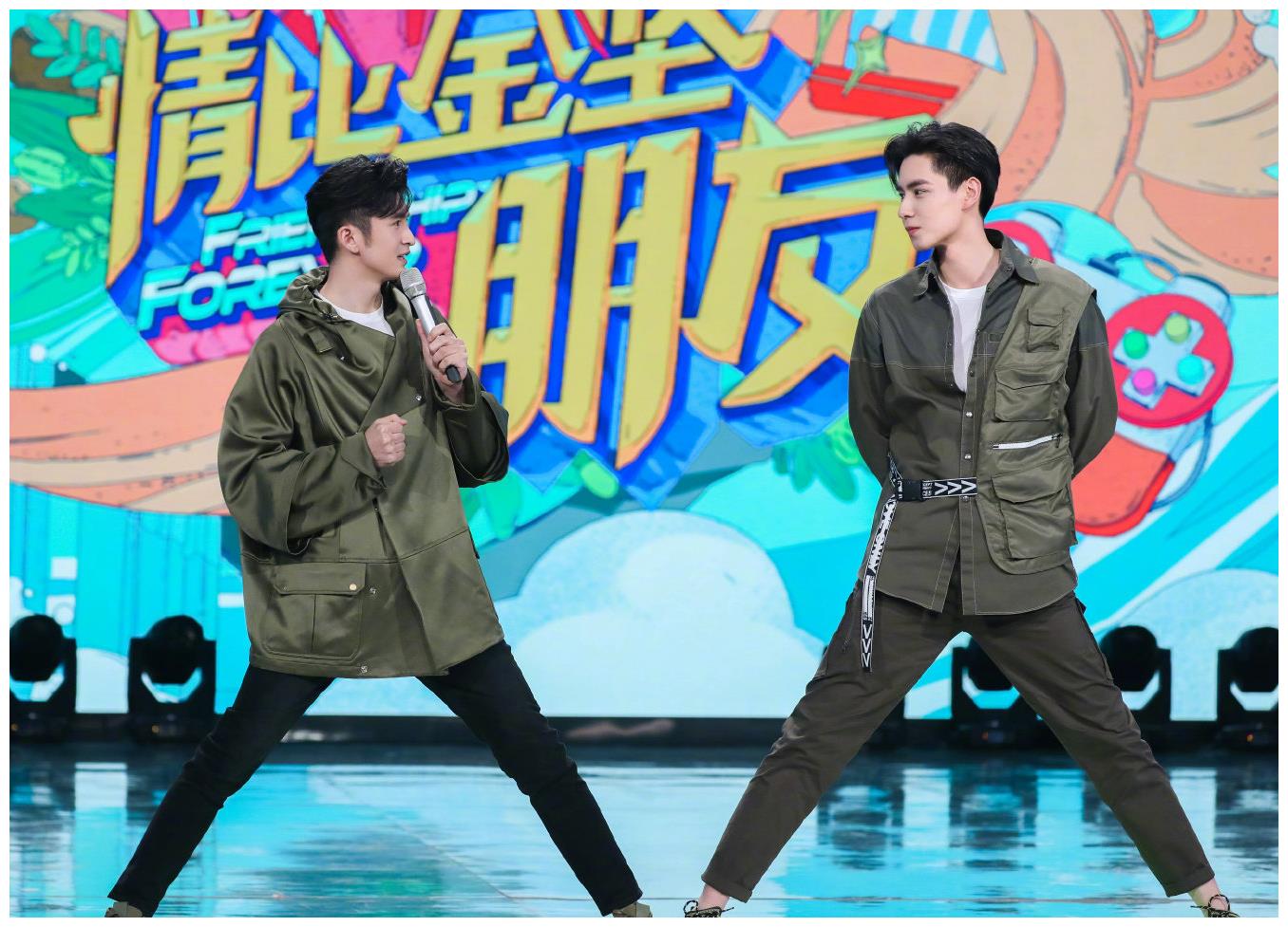 188cm胡一天和185cm张云龙,同是军绿色造型,长腿哥哥谁能不爱?