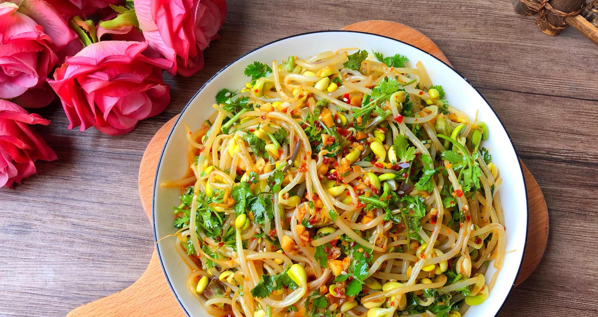 酸辣豆芽最好吃的做法,酸辣下饭,一盘成本只要2元钱,实惠