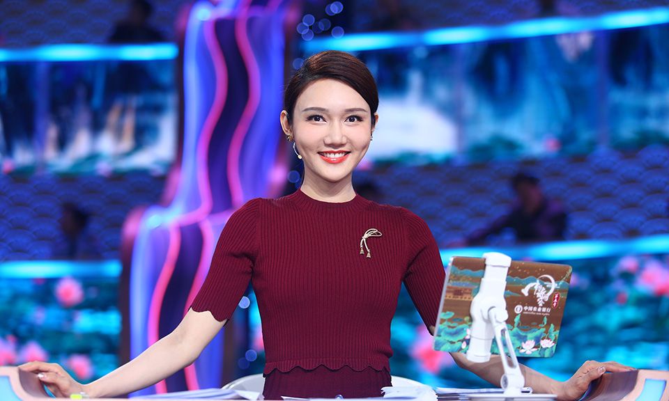 从女生到女神,中国诗词大会主持人龙洋