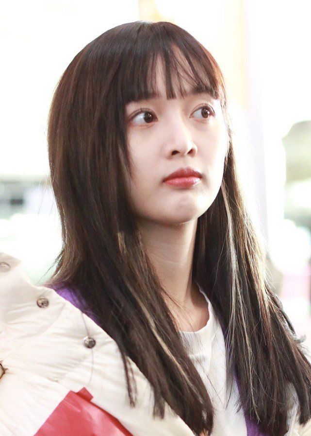 吴宣仪齐刘海造型校花味十足,纯美少女如邻家小妹