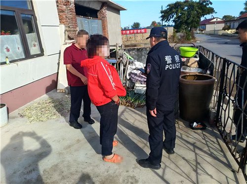 大连一对夫妻半夜偷大葱囤冬粮……大连警方:行拘! 大连一对夫妻半夜偷大葱囤冬粮……大连警方:行拘!