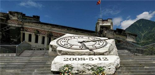 汶川地震时，第一个丢下学生独自逃跑的范美忠，现如今怎样了休闲区蓝鸢梦想 - Www.slyday.coM