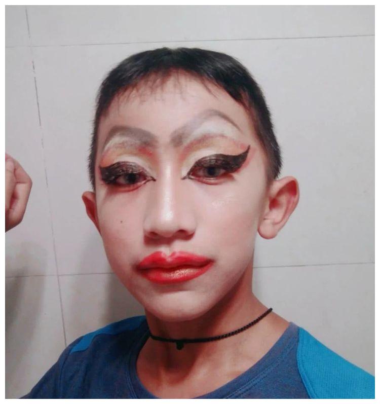 小学生仿妆韩美娟走红处处透露搞笑看到成品这是大神