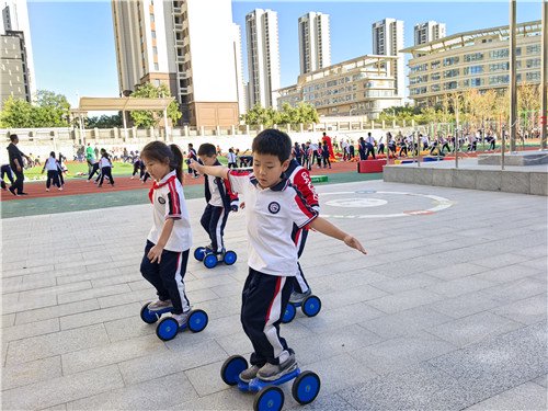 大课间还能这么玩?大连这所小学开了个“体育超市” 大课间还能这么玩?大连这所小学开了个“体育超市”