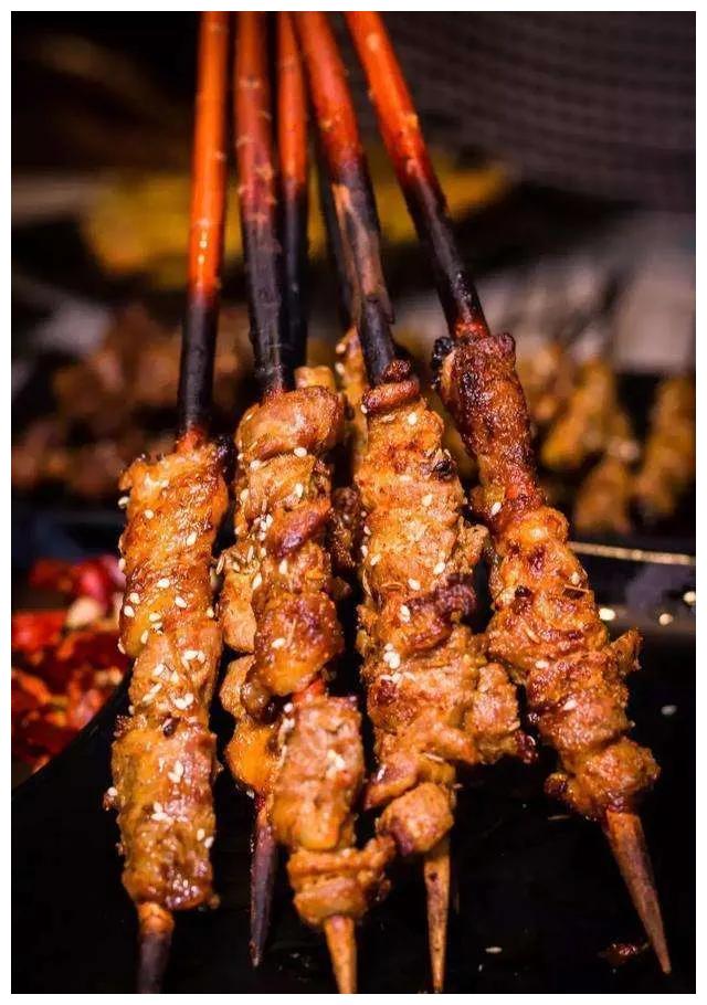 新疆红柳烤肉这样大块吃肉真过瘾